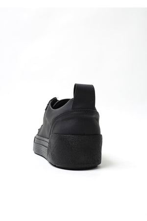Triple Black Sneaker CH169
