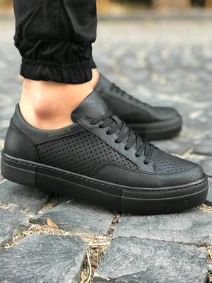 Tripple Black Sneaker CH015