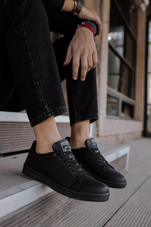 Tripple Black Sneaker CH977