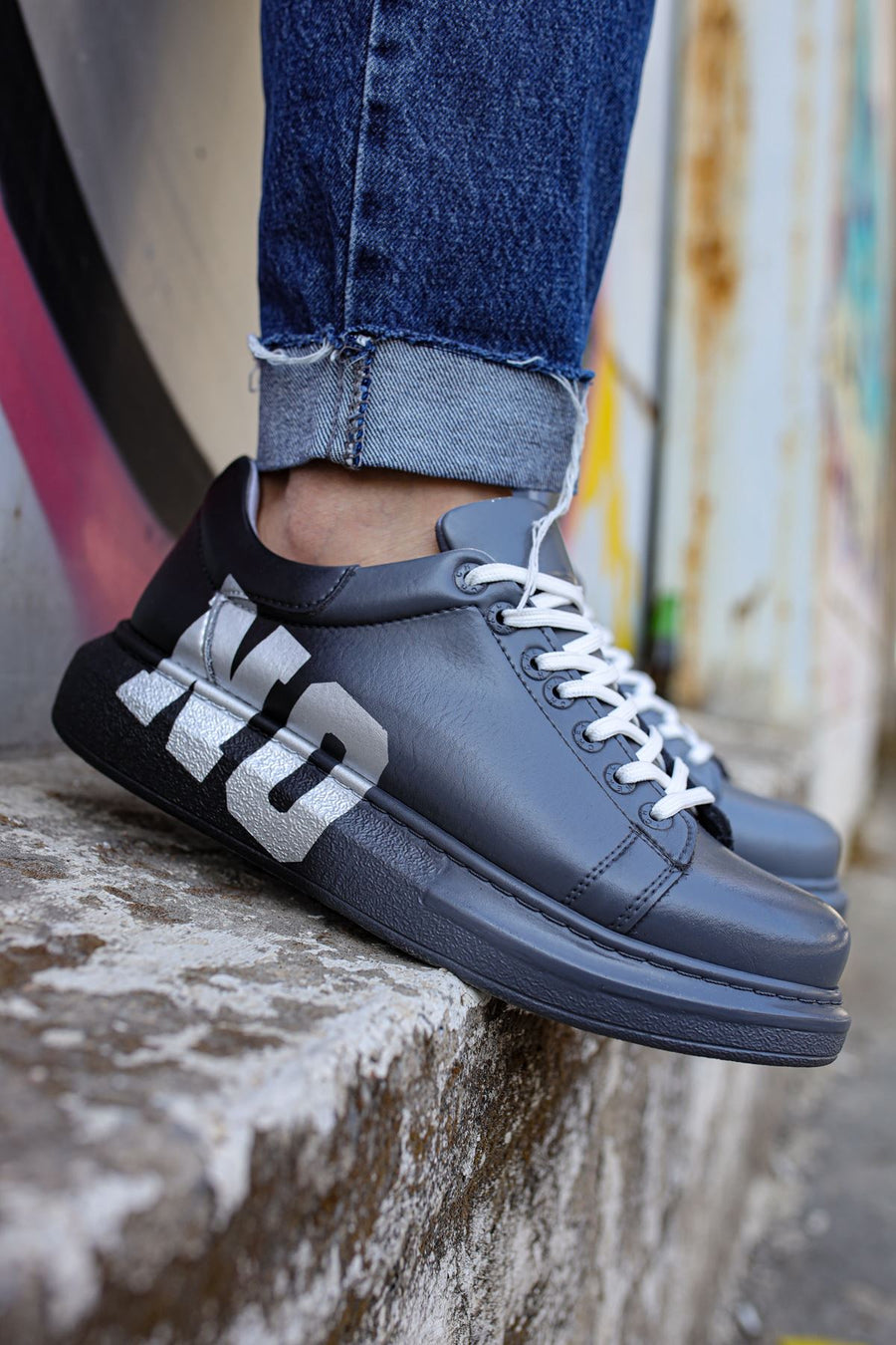 Gray Graffiti Sneaker CH402