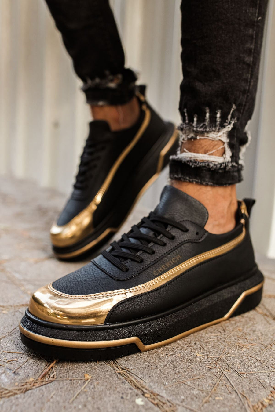 Black Gold Sneaker CH041