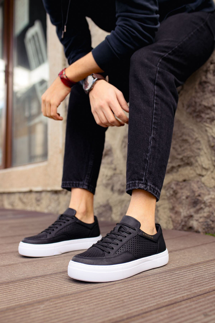 Black Sneaker CH015