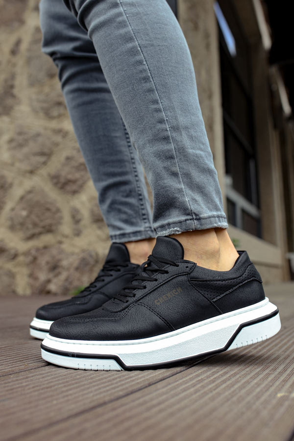 Black Sneaker CH075