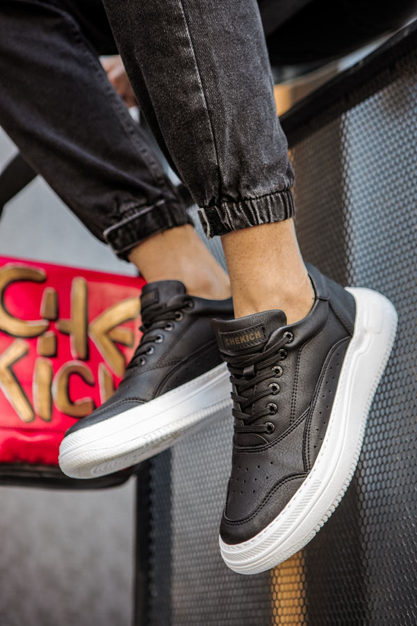 Black Sneaker CH115