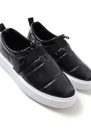Black Sneaker CH137