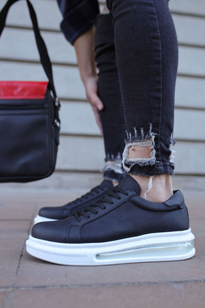 Black Sneaker CH271