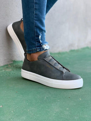 Gray Sneaker CH013