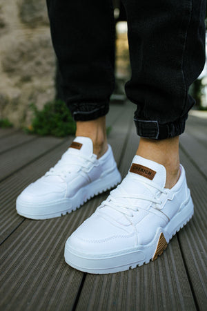 Triple White Sneaker CH067