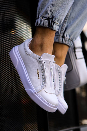 Triple White Sneaker CH092