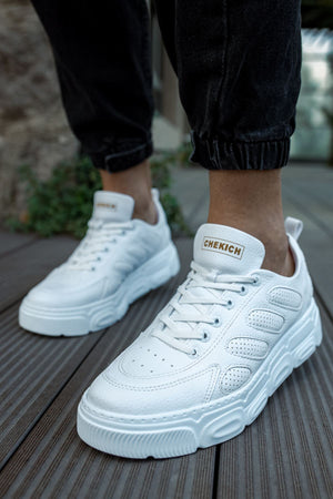 Triple White Sneaker CH105