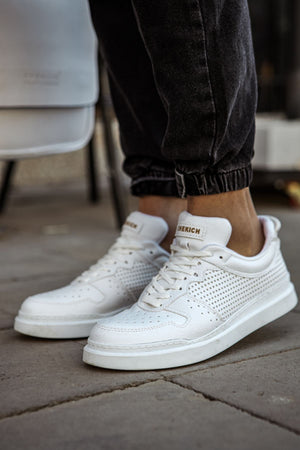 Triple White Sneaker CH109
