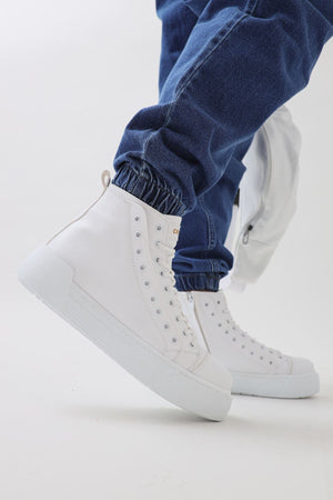 Triple White Sneaker CH167