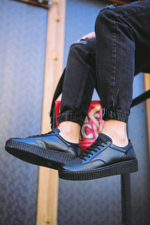 Tripple Black Sneaker CH017