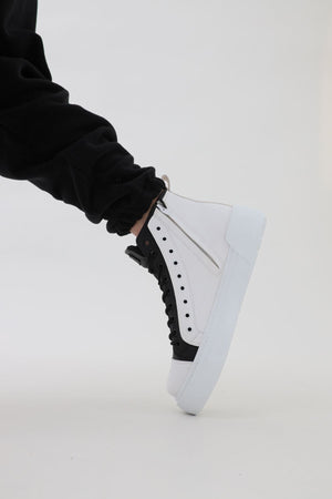 White Black Sneaker CH167