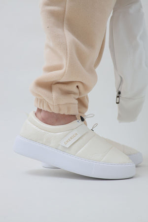 White Sneaker CH137