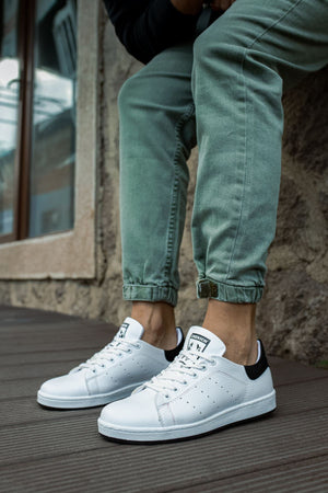 White Sneaker CH977